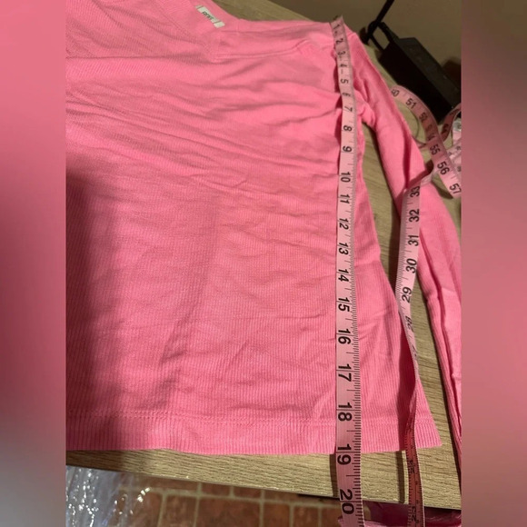 BDG NWOT Urban Outfitters pink v-boat neck long sleeve sz M **SEE FLAW IN PHOTOS - Picture 10 of 10
